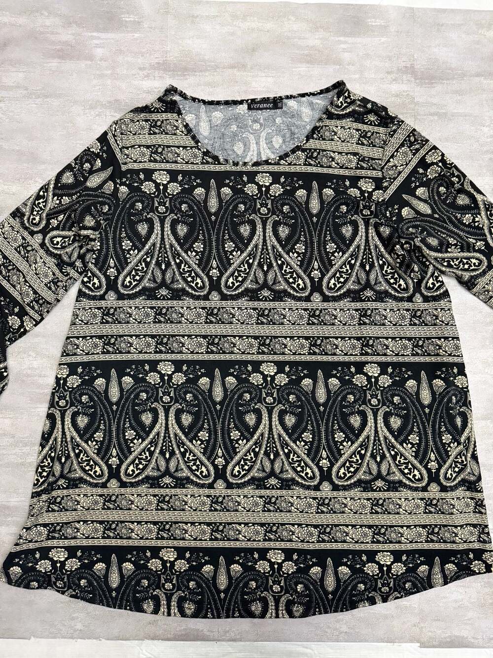 Veranee Women's Plus Size 3XL Black and Ivory Paisley Print 3/4 Sleeve Tunic Top